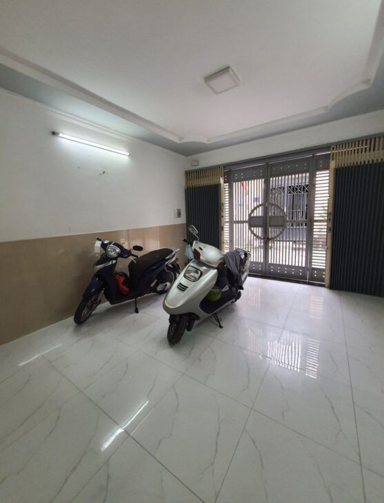 BÁN NHÀ ĐƯỜNG VĂN CAO, 36M2. 2 TẦNG, XE HƠI ĐẬU CỔNG NGAY TTTM AEON TÂN PHÚ. PHÙ HỢP GIA ĐÌNH NHỎ