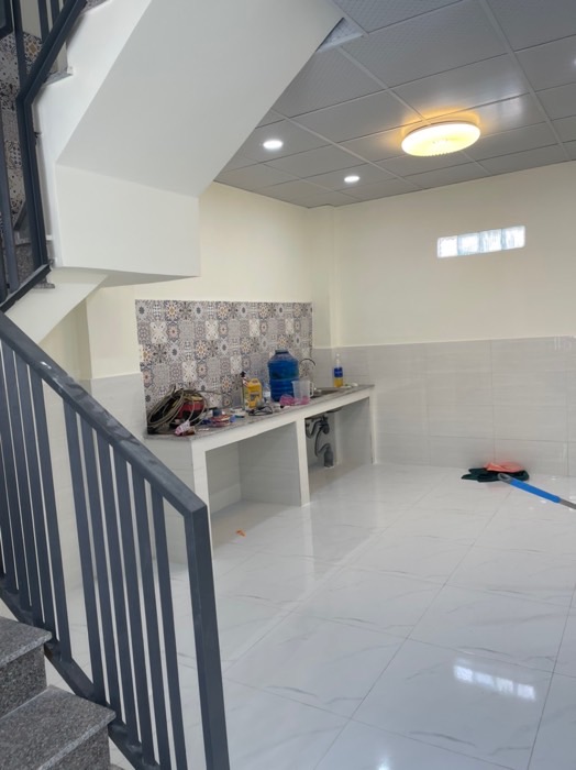 BÁN GẤP NHÀ 2 TẦNG – HẺM XE HƠI – SÁT QUỐC LỘ 13 – GIÁ CHỈ 4.05 TỶ!