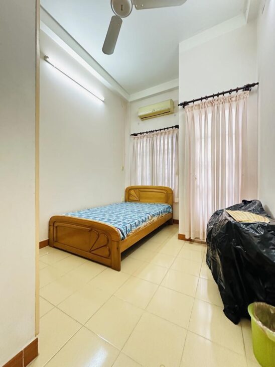 Bán gâp nhà 4 tầng Lý Thái Tổ, hẻm xe hơi. Chỉ 5 tỷ ( Thương lượng)