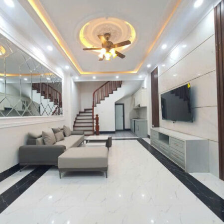 Cầu Giấy 50m2, 5tầng,mt 4.2m giá chỉ 8.9 tỷ Cầu Giấy hà nội lh 0941833688