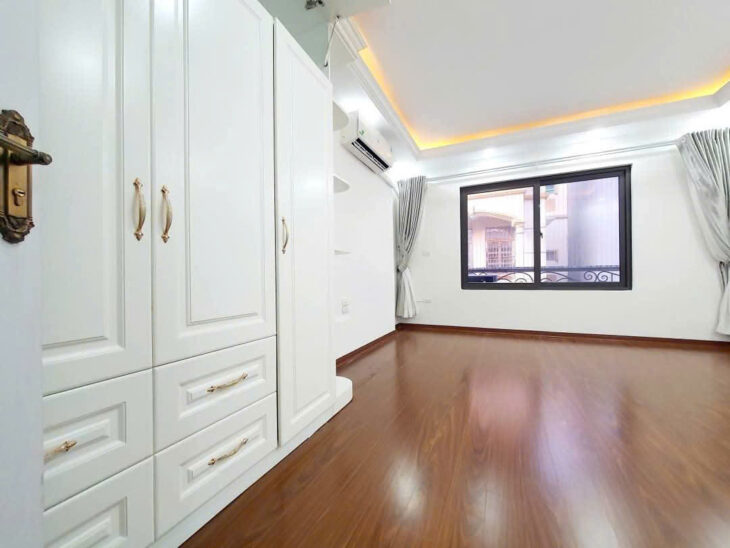 Cầu Giấy 50m2, 5tầng,mt 4.2m giá chỉ 8.9 tỷ Cầu Giấy hà nội lh 0941833688
