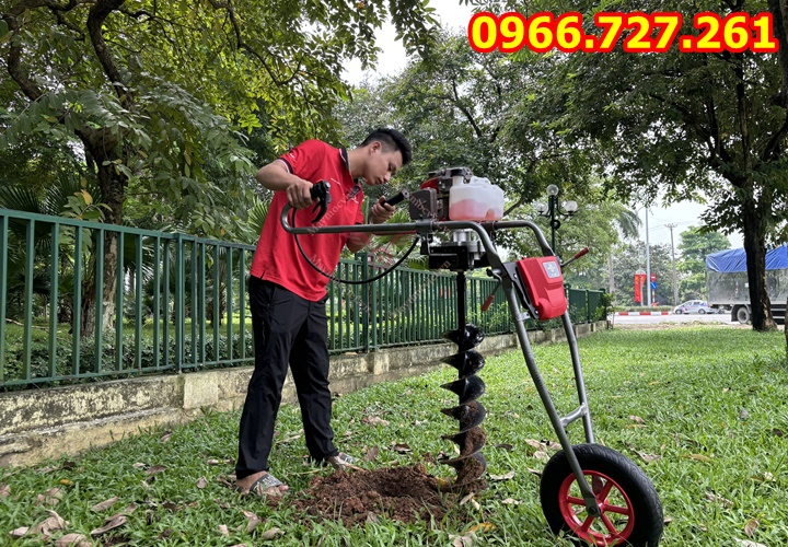 Máy khoan đất khoan lỗ trồng cây có khung xe đẩy Mitsubishi TB43