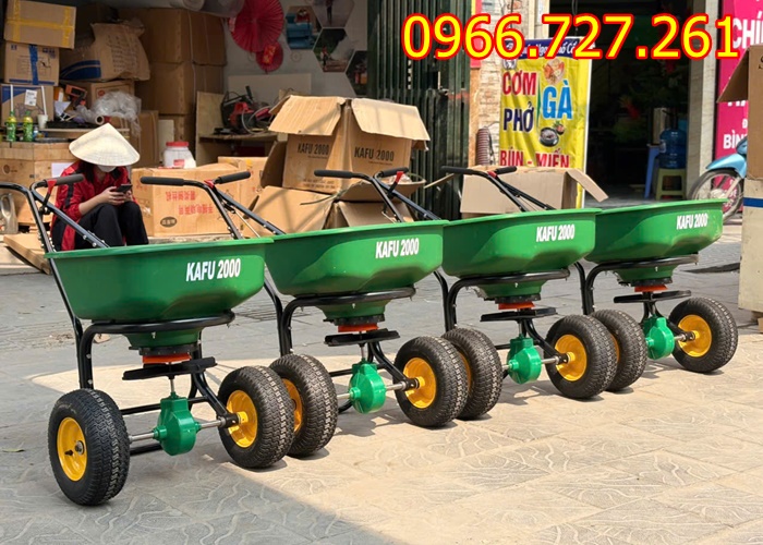 Máy rải phân bón đẩy tay Turbo KF2000