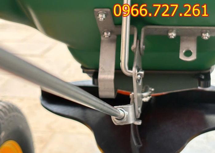 Máy rải phân bón đẩy tay Turbo KF2000