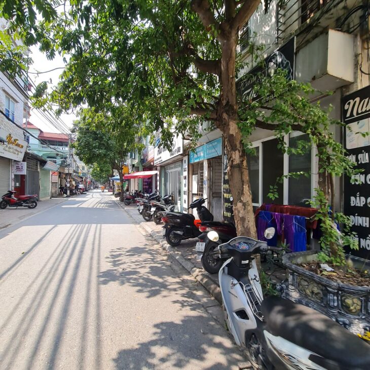 4 tỷ x có đất Trục chính kinh doanh sầm uất tại Đặng Xá, Gia Lâm, Hà Nôi. Gần 50m2. Lh 0989894845