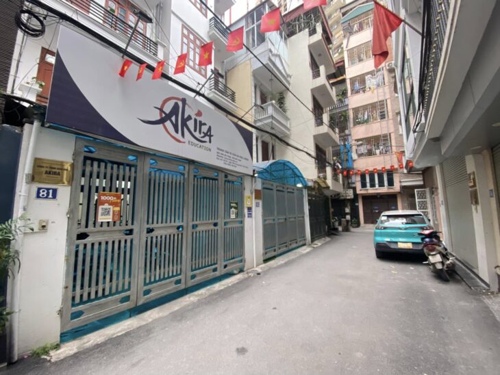 BÁN NHÀ TRUNG KÍNH CẦU GIẤY PHÂN LÔ Ô TÔ ĐỖ CỬA 2 MẶT NGÕ 6 TẦNG 105M 28,5 TỶ