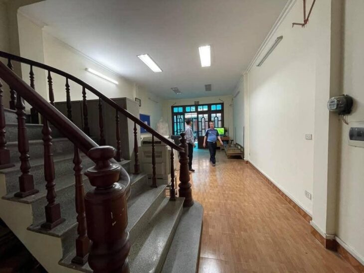 BÁN NHÀ TRUNG KÍNH CẦU GIẤY PHÂN LÔ Ô TÔ ĐỖ CỬA 2 MẶT NGÕ 6 TẦNG 105M 28,5 TỶ