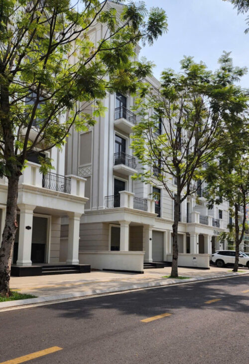 Bán gấp nhà phố 1 trệt 4 lầu áp mái tiếp giáp bến du thuyền Vinhomes Grand Park