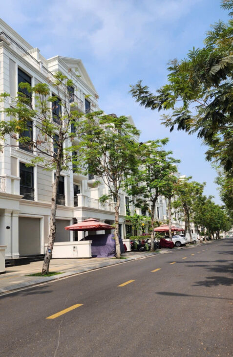 Bán gấp nhà phố 1 trệt 4 lầu áp mái tiếp giáp bến du thuyền Vinhomes Grand Park