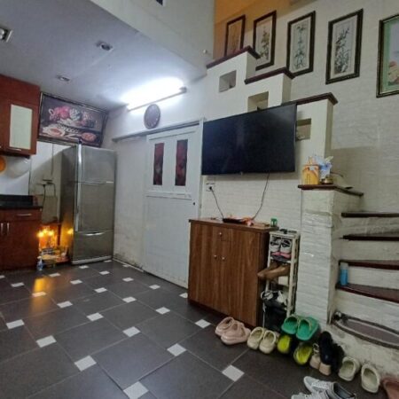 Bán nhà Đốc Ngữ, lô góc, ngõ 3 gác, 28 m2, MT 5.2 m, 3 tầng, chỉ 7.1 tỷ