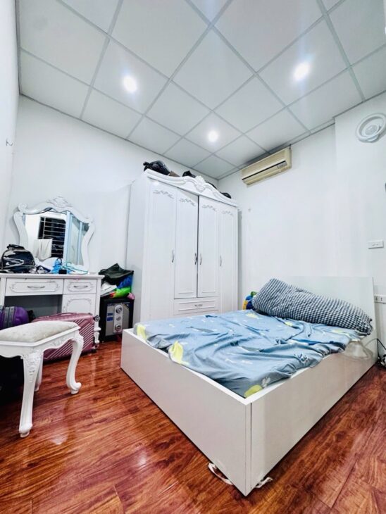 Bán nhà Đội Cấn 28m, cách phố 20m, ô tô sát nhà, nội thất nhập khẩu, chỉ 6.2 tỷ