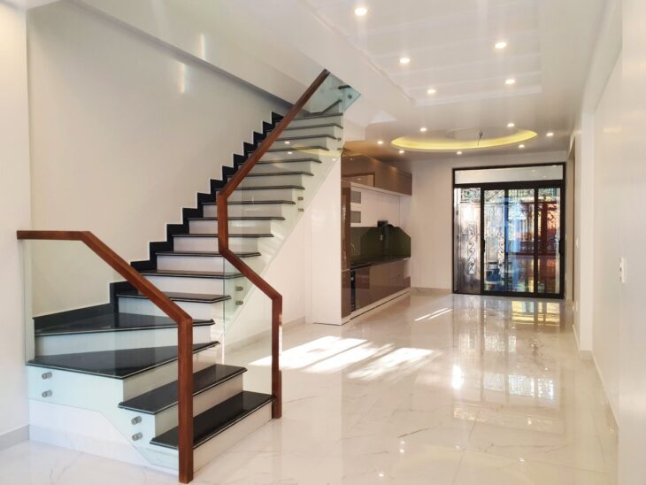 Nhà tuyến 2 Nguyễn Văn Linh gần CHợ Hàng, 68m 4 tầng mới tinh, ngõ 5m, Giá 6.3 tỉ