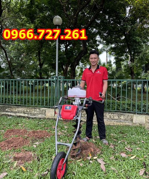 Máy khoan lô đất trồng cây có bánh xe di chuyển đẩy tay chạy xăng