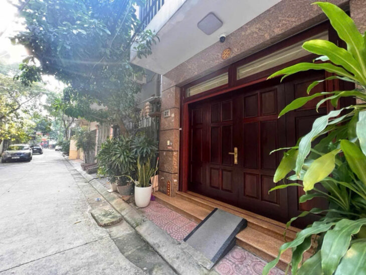 BIỆT THỰ LẠC LONG QUÂN – GẦN HỒ TÂY – LÔ GÓC 3 THOÁNG – Ô TÔ VÀO NHÀ – 90/96M CHỈ 24 TỶ