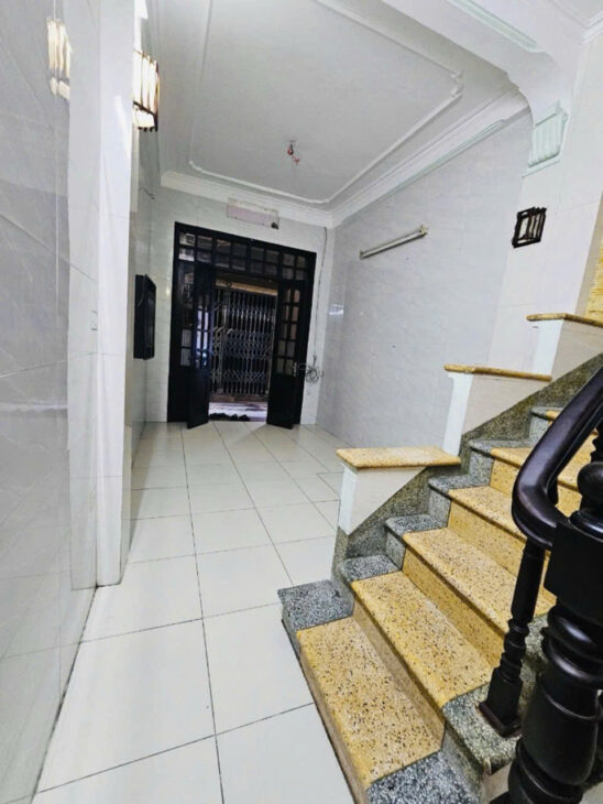 BA ĐÌNH- HIẾM- HƠN 3 TỶ- NHÀ DÂN XÂY- MẶT NGÕ THOÁNG- SÁT HỒ TÂY- GẦN PHỐ- GẦN Ô TÔ TRÁNH Nghĩa