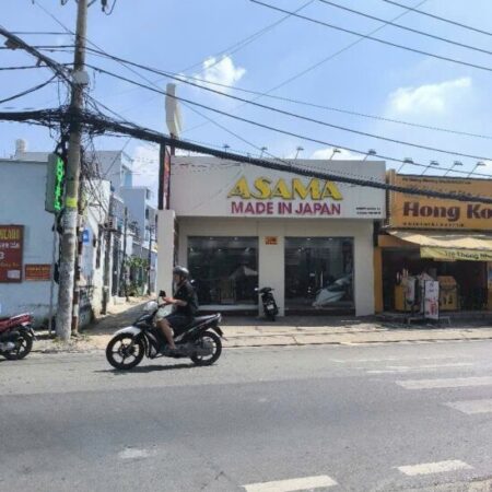 Nhà đẹp cách 1 căn ra mặt tiền lớn – vị trí đắc địa, thuận tiện di chuyển.