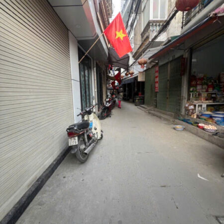 Duy nhất! Nhà đẹp NGUYỄN TRÃI, 5 tầng, 30m2, gần ô tô, vài bước ra phố, chỉ 5.3 tỷ!