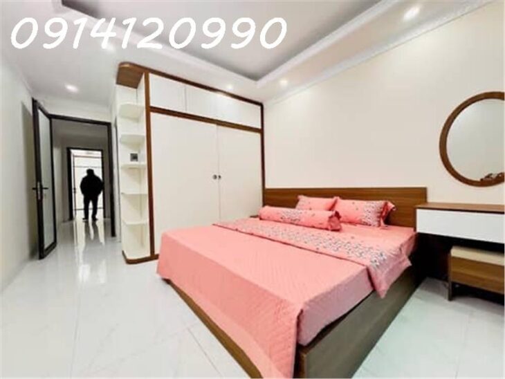 Bán nhà phố Lĩnh Nam. DT: 55m2x6T. MT: 4m, 9PN thang máy, full nội thất, cách ô tô 15m. Giá 10.5tỷ