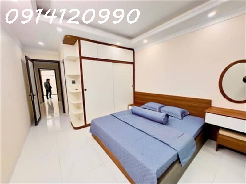 Bán nhà phố Lĩnh Nam. DT: 55m2x6T. MT: 4m, 9PN thang máy, full nội thất, cách ô tô 15m. Giá 10.5tỷ