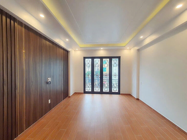 Nhà tuyến 2 Nguyễn Văn Linh gần CHợ Hàng, 68m 4 tầng mới tinh, ngõ 5m, Giá 6.3 tỉ