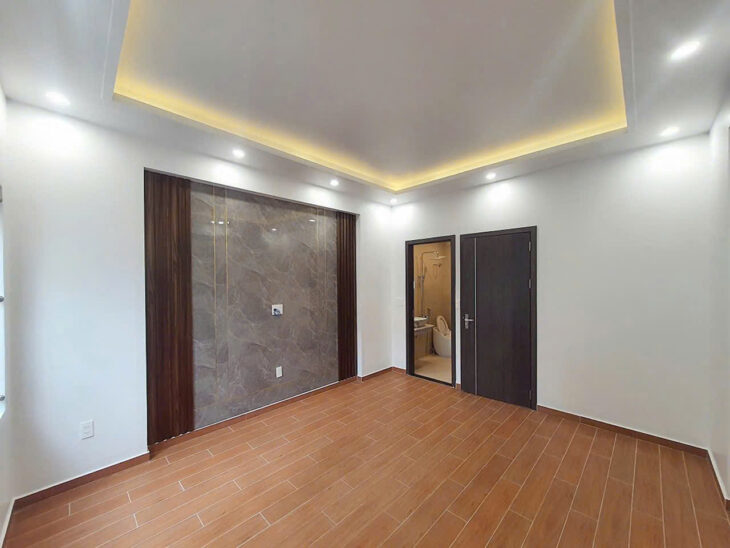 Nhà tuyến 2 Nguyễn Văn Linh gần CHợ Hàng, 68m 4 tầng mới tinh, ngõ 5m, Giá 6.3 tỉ