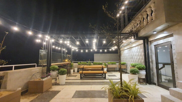 Bán nhà 4 tầng đường 5m sau lưng mặt tiền biển đường Hoàng Sa.Dt 8,8m x 12m.