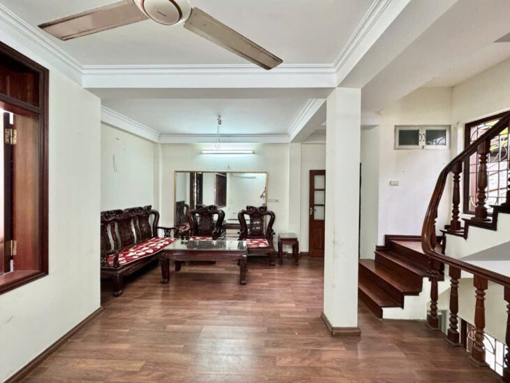 bán nhà Hoàng Mai 35m Đại Từ, gần Hồ Linh Đàm, 15m ra ô tô