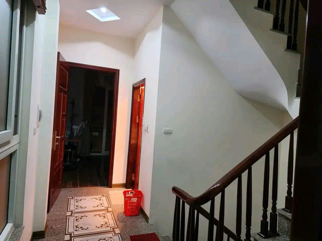 NHÀ MỚI- ĐẸP PHỐ NGỌC THỤY- LONG BIÊN, 40M2, 4 TẦNG, MẶT TIỀN 3.8M, 6.4 TỶ.