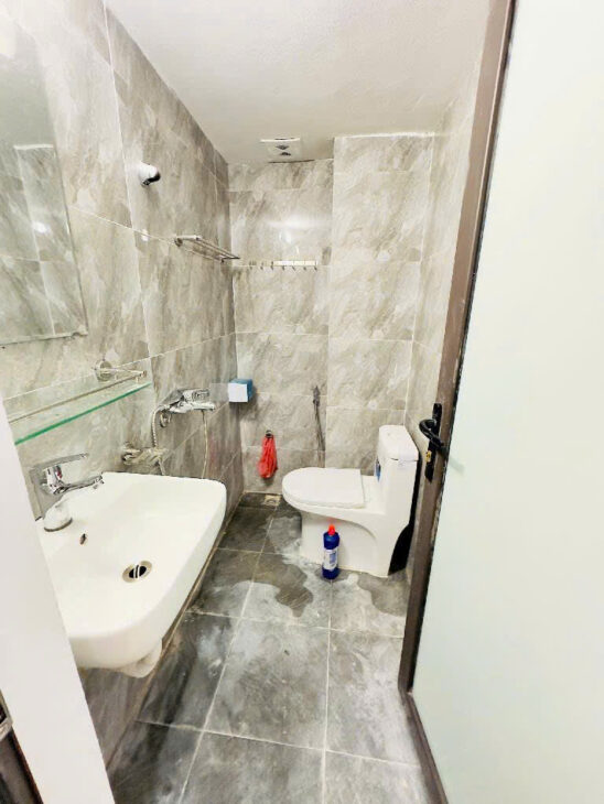 SIÊU PHẨM QUẬN HOÀNG MAI- NHÀ MẶT NGÕ – NGÕ THÔNG – Ô TÔ ĐỖ SÁT NHÀ 32m2 x 5 tầng, Giá chỉ 5 tỷ 9