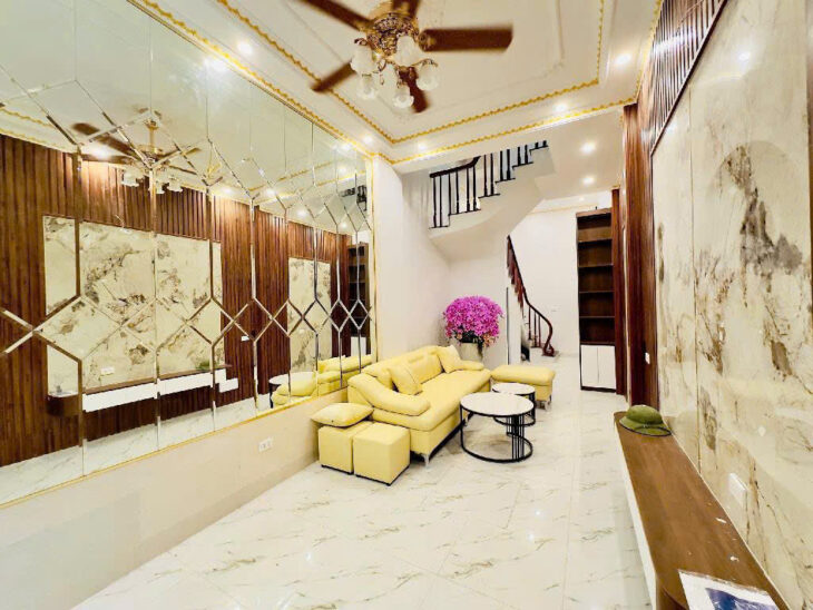 SIÊU PHẨM QUẬN HOÀNG MAI- NHÀ MẶT NGÕ – NGÕ THÔNG – Ô TÔ ĐỖ SÁT NHÀ 32m2 x 5 tầng, Giá chỉ 5 tỷ 9