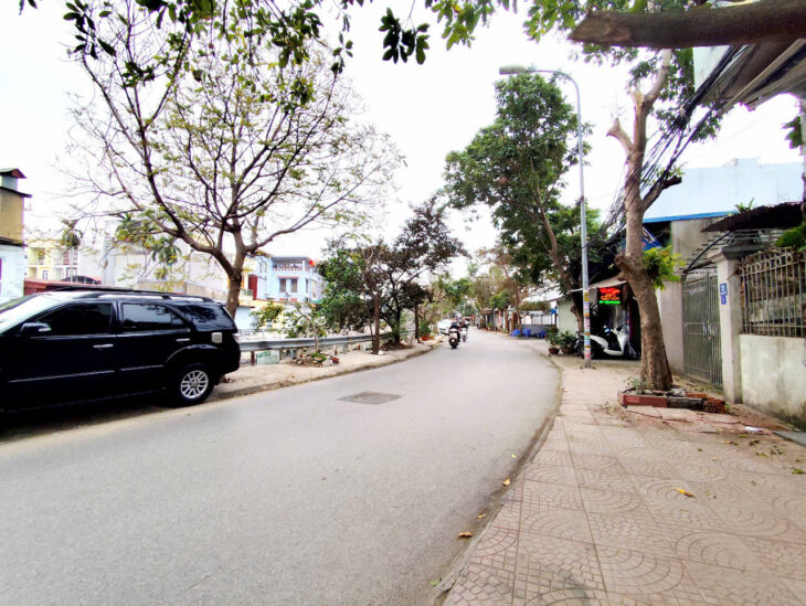 Bán nhà mặt đường mương Trại lẻ, 74m 4 tầng, lô góc, Giá 8 tỉ, gần AEON