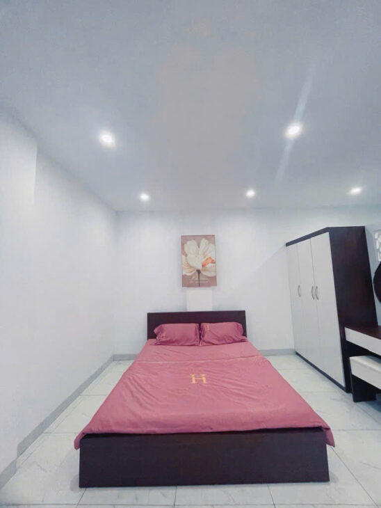 Bán siêu phẩm CHDV đường Láng, 94m2, lô góc, thang máy, dòng tiền 1 tỷ/năm, chỉ 18.8 tỷ!