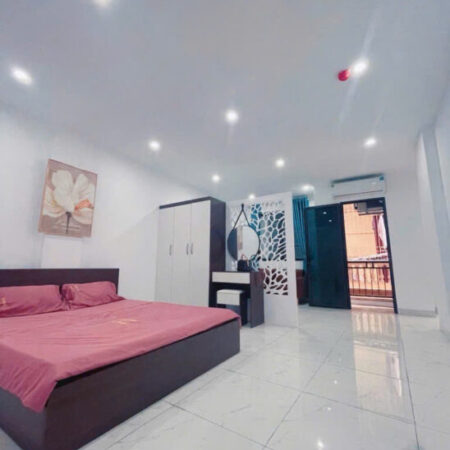 Bán siêu phẩm CHDV đường Láng, 94m2, lô góc, thang máy, dòng tiền 1 tỷ/năm, chỉ 18.8 tỷ!