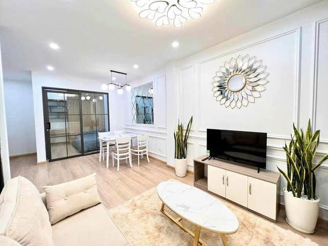 Bán CCMN Đê La Thành, Đống Đa 72mx5 tầng KCBT đẹp, dòng tiền cao 10.75 tỷ.