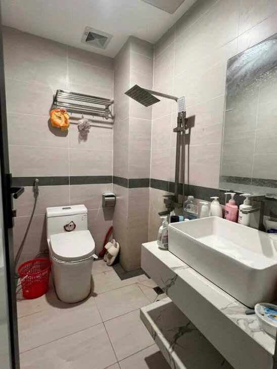 Bán CCMN Đê La Thành, Đống Đa 72mx5 tầng KCBT đẹp, dòng tiền cao 10.75 tỷ.