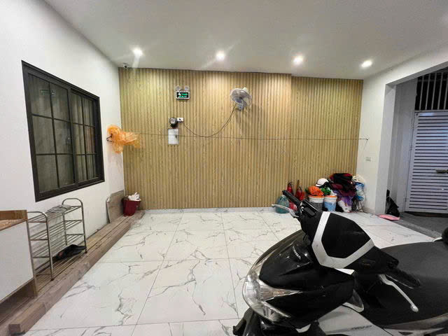 Bán CCMN Đê La Thành, Đống Đa 72mx5 tầng KCBT đẹp, dòng tiền cao 10.75 tỷ.