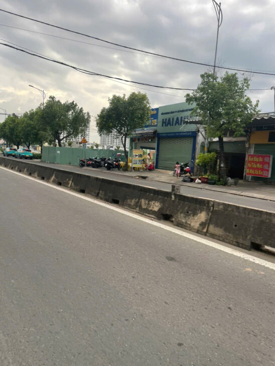 Bán nhà 2 tầng mặt tiền 9x20m giá 35 tỷ Đường Phan Văn Hớn