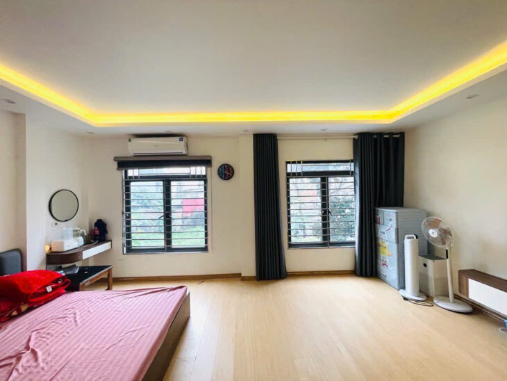 Nhà Bà Triệu Hà Trì, 40m 5 tầng thang máy hiện đại, gần phố. Giá 8 tỷ