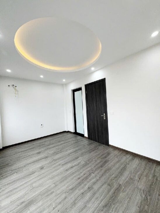 Mặt ngõ Ngọc Thuỵ Phân Lô 5 tầng mới tinh chỉ nhỉnh 4 tỷ nhận nhà ngay