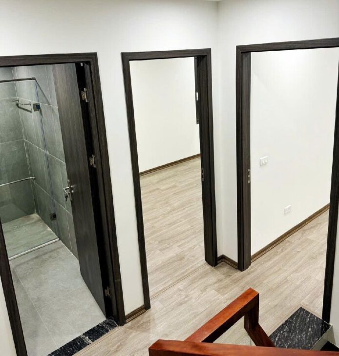 Mặt ngõ Ngọc Thuỵ Phân Lô 5 tầng mới tinh chỉ nhỉnh 4 tỷ nhận nhà ngay