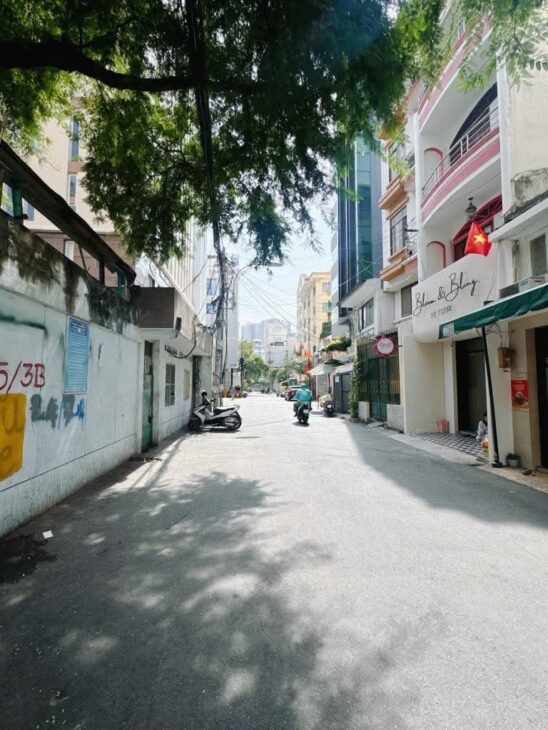 VỊ TRÍ HIẾM BIỆT THỰ XE HƠI NGỦ TRONG NHÀ Đ. ĐOÀN NHƯ HÀI Q.4 – GẦN TRƯỜNG ĐẠI HỌC LUẬT. KHU DÂN