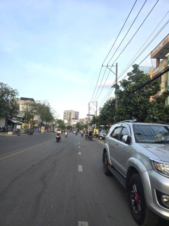 Giá Hời, MẶT TIỀN KHU ẨM THỰC, Man Thiện, Dt 105m2, HDT 20tr/tháng, Giá chỉ 12.xx