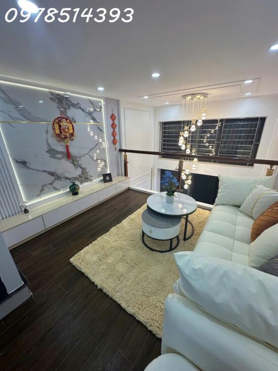 Siêu phẩm Cầu Giấy 30m2, 5 tầng – Nội thất xịn – Thông tứ phía bạt ngàn tiện ích.