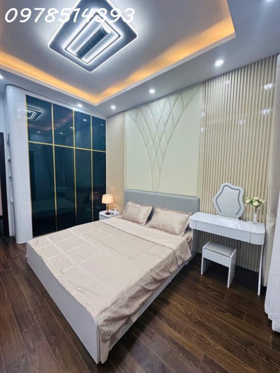 Siêu phẩm Cầu Giấy 30m2, 5 tầng – Nội thất xịn – Thông tứ phía bạt ngàn tiện ích.