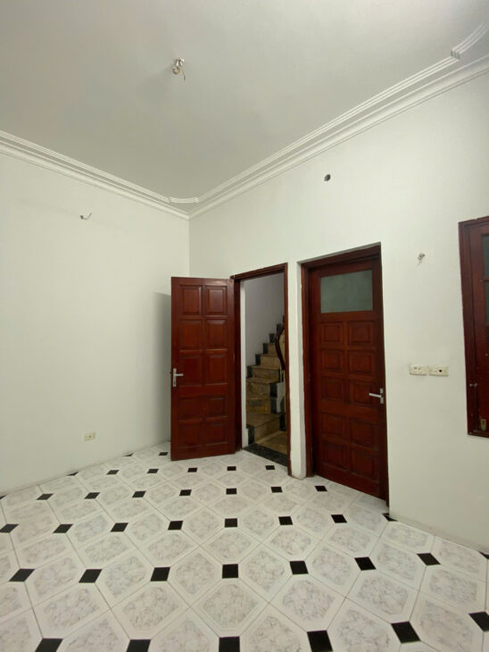 Bán gấp nhà Nguyễn Phúc Lai, ô tô tránh, 47m², mt 4.3m, gara, sát hồ Hoàng Cầu, 20,5 tỷ