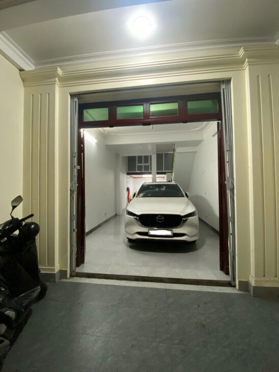 Bán gấp nhà Nguyễn Phúc Lai, ô tô tránh, 47m², mt 4.3m, gara, sát hồ Hoàng Cầu, 20,5 tỷ