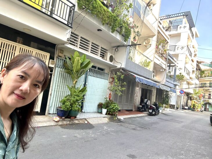 ĐƯỜNG SỐ HIẾM NHÀ BÁN Q.4 – VIEW ĐẸP CÔNG VIÊN GẦN HỒ BƠI-XE HƠI ĐẬU CỬA CẢ NGÀY.