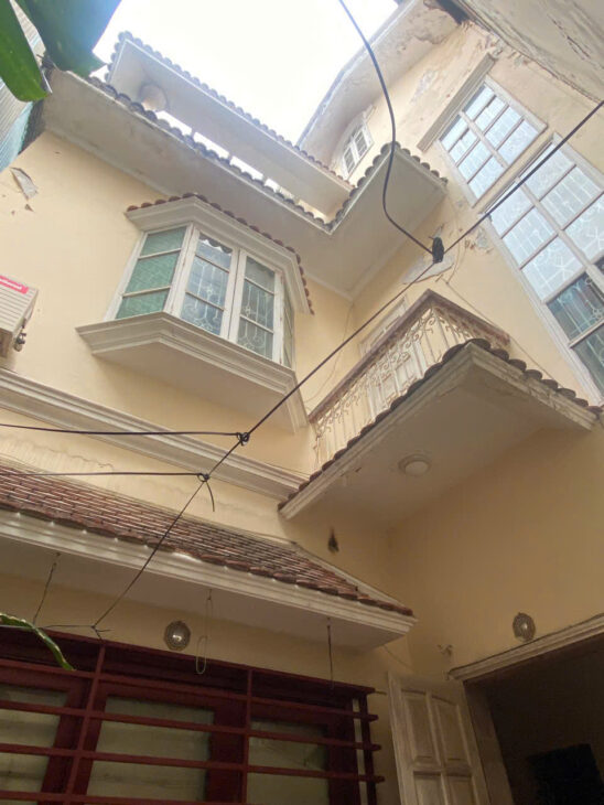 BIỆT THỰ CỔ – TRUNG TÂM BA ĐÌNH – 2 MẶT THOÁNG – GIÁ ĐẦU TƯ- Hoàng Hoa Thám 85/131m, 3 tầng, chỉ