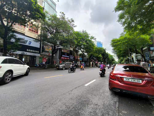 Bán nhà mặt phố Đặng Văn Ngữ – Kinh doanh sầm uất – 3 Phút đi bộ ra Hồ Đắc Di – Khu VIP dân trí