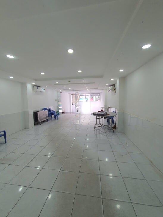 Cho thuê mặt bằng tầng trệt tòa nhà 300 nhân sự giá chỉ 13.5tr